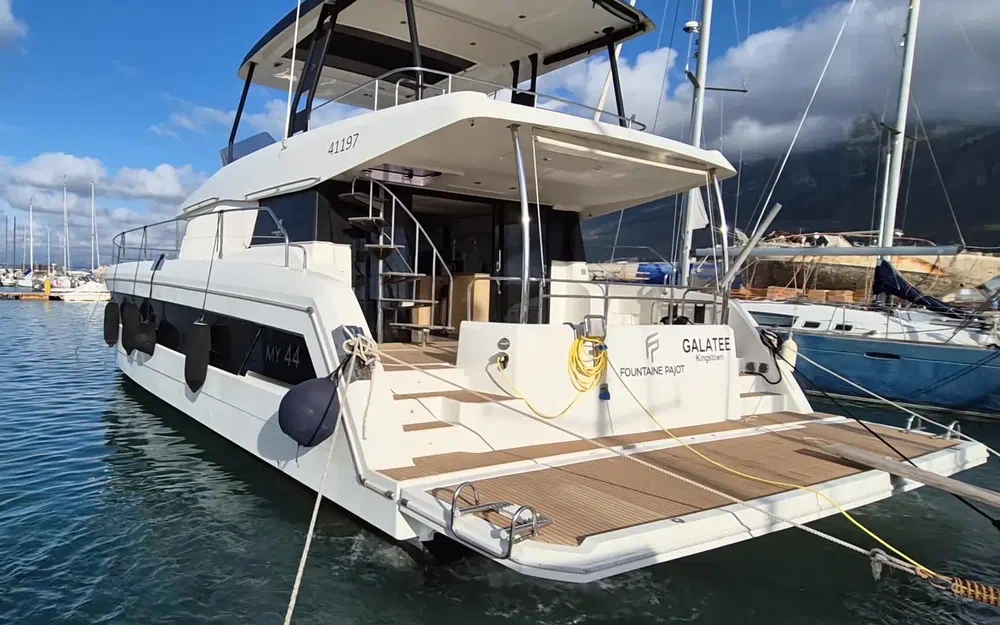 slider 1 Fountaine Pajot My 44