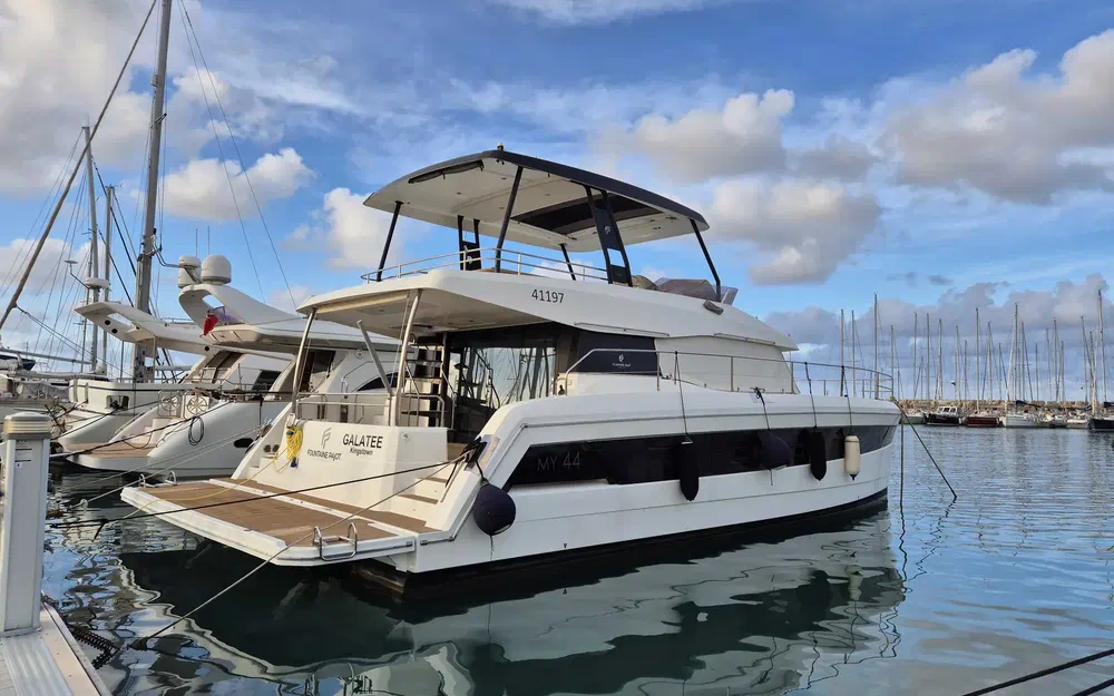 slider 2 Fountaine Pajot My 44