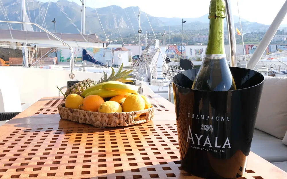 slider 4 Fountaine Pajot My 44