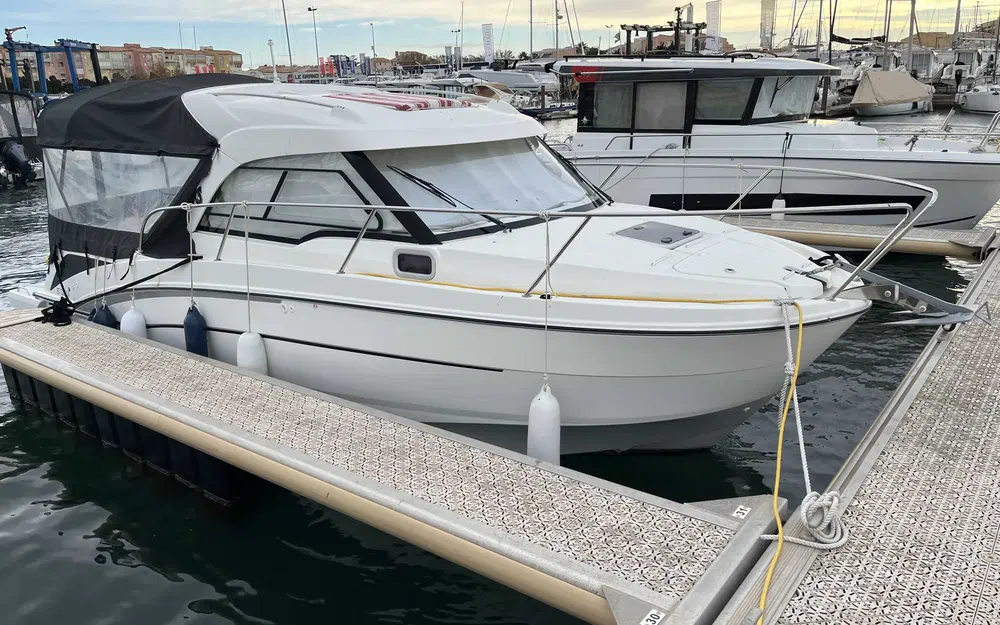 slider 13 Beneteau Antares 8 OB