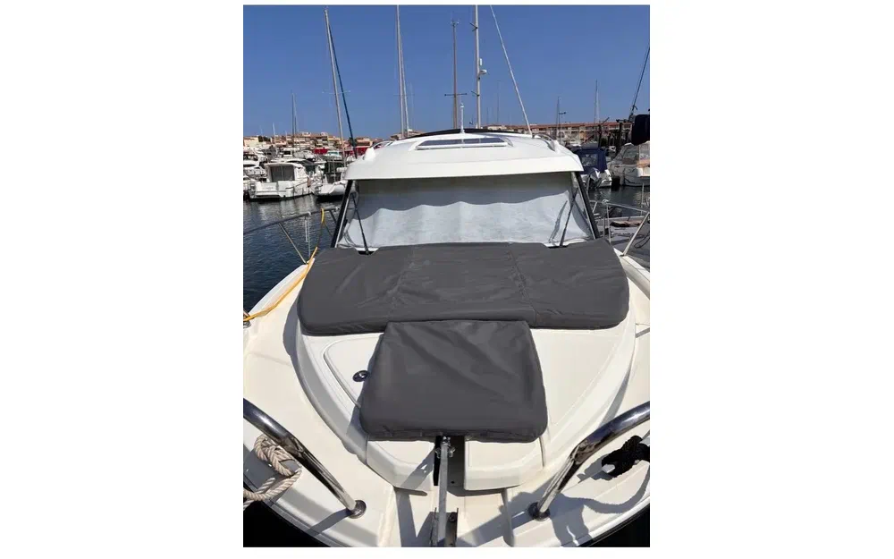 slider 1 Beneteau Antares 8 OB