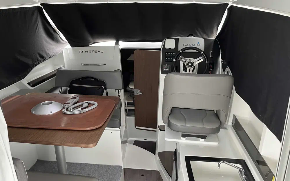 slider 4 Beneteau Antares 8 OB