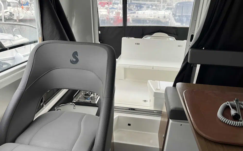 slider 7 Beneteau Antares 8 OB