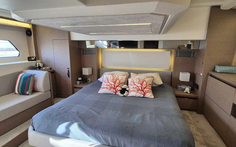 slider 9 Prestige Yachts Prestige 460 Fly