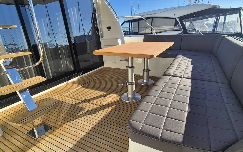 slider 2 Prestige Yachts Prestige 460 Fly