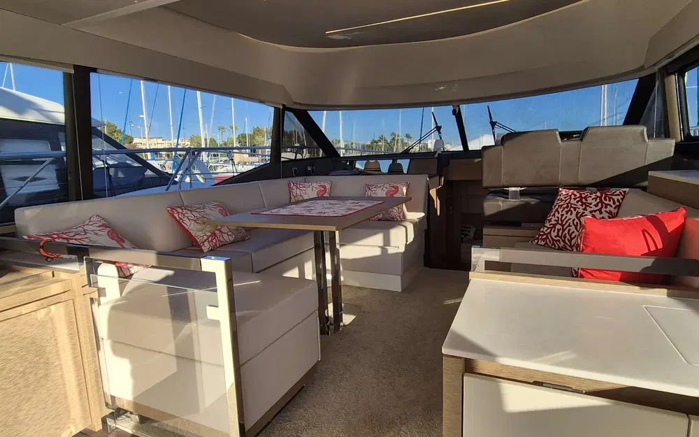 slider 4 Prestige Yachts 460 Fly