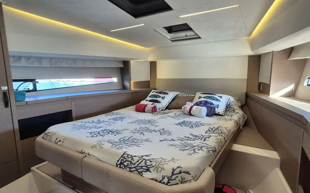 slider 8 Prestige Yachts 460 Fly