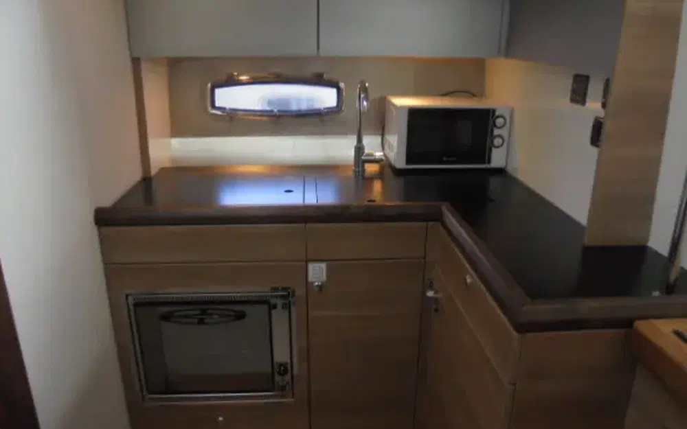 slider 11 Sealine SC 35