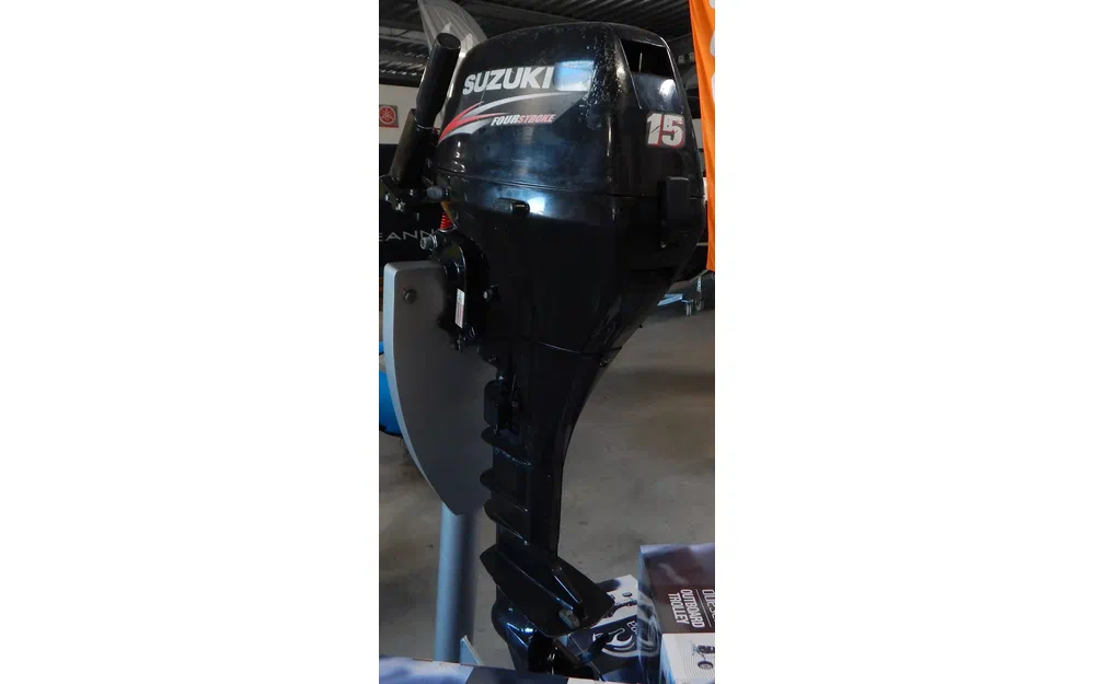 slider 1 MOTEUR SUZUKI DF15