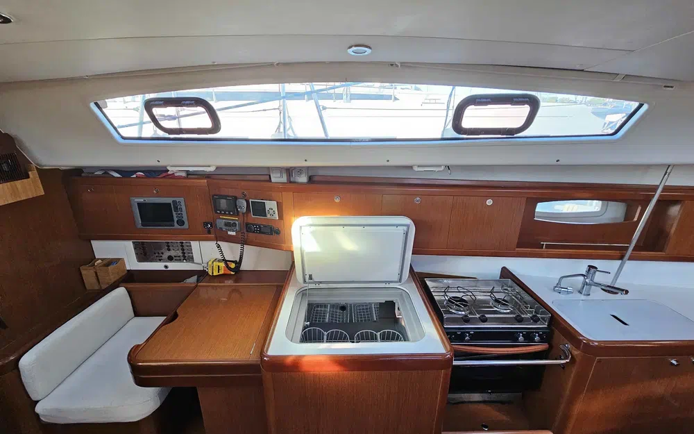 slider 9 Beneteau Oceanis 43