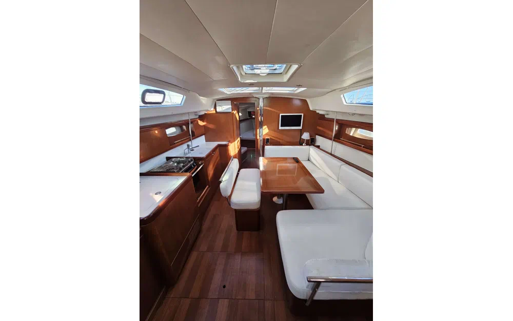 slider 5 Beneteau Oceanis 43