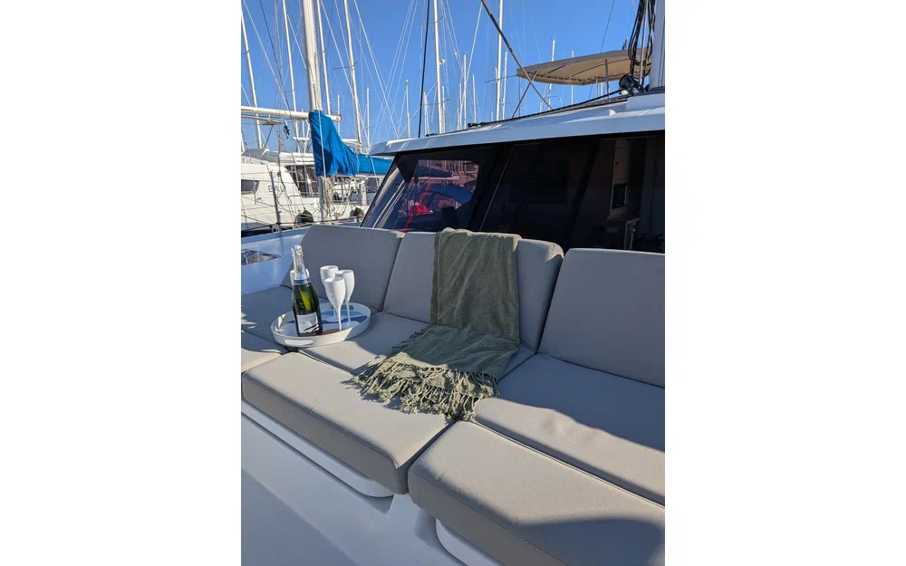 slider 11 Fountaine Pajot Astrea 42