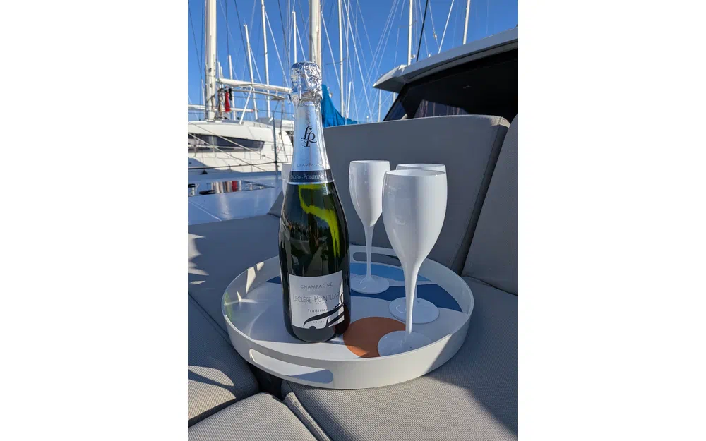 slider 12 Fountaine Pajot Astrea 42