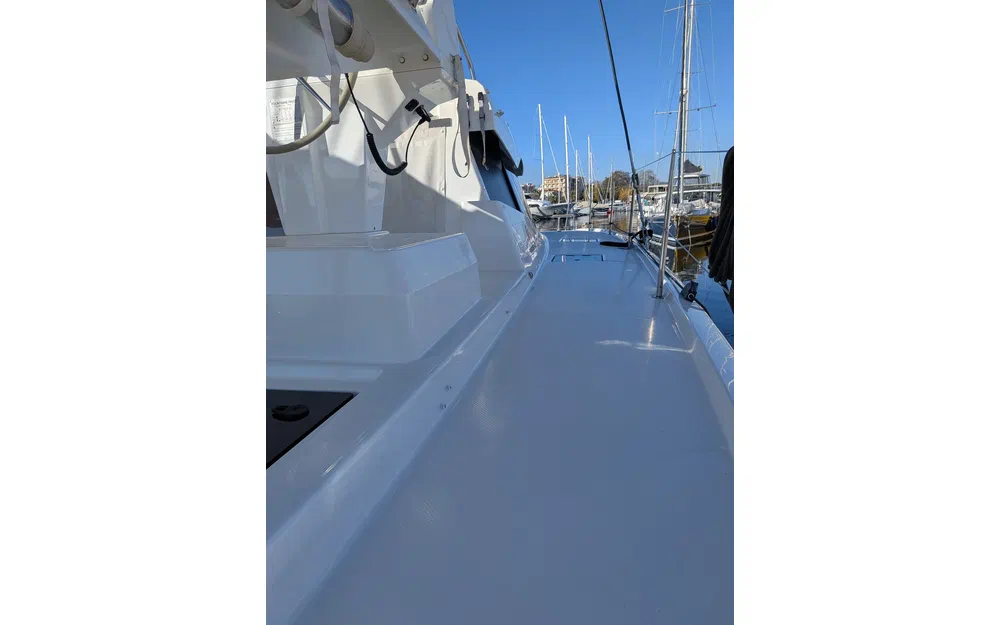 slider 16 Fountaine Pajot Astrea 42