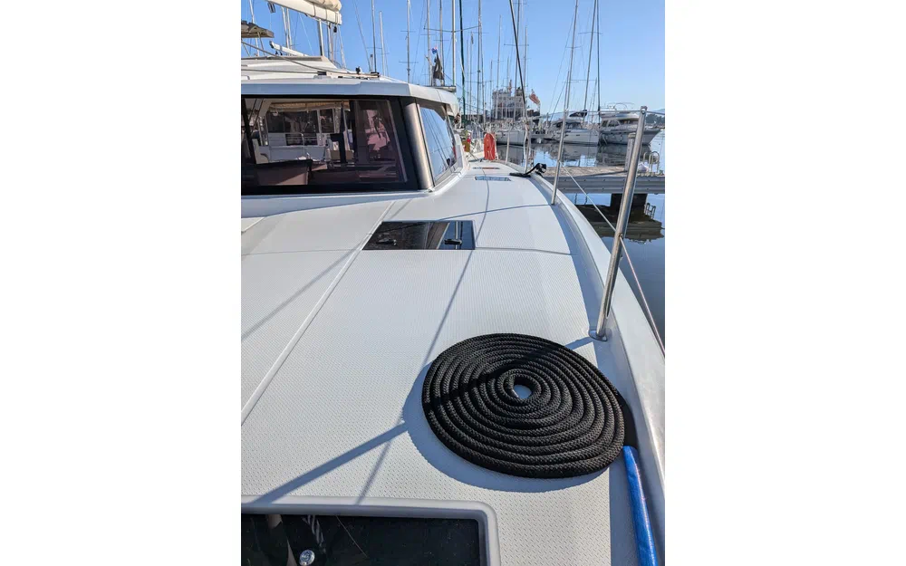 slider 19 Fountaine Pajot Astrea 42