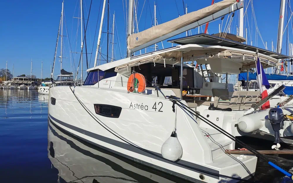 slider 0 Fountaine Pajot Astrea 42