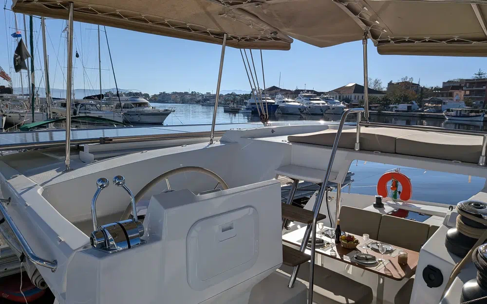slider 29 Fountaine Pajot Astrea 42