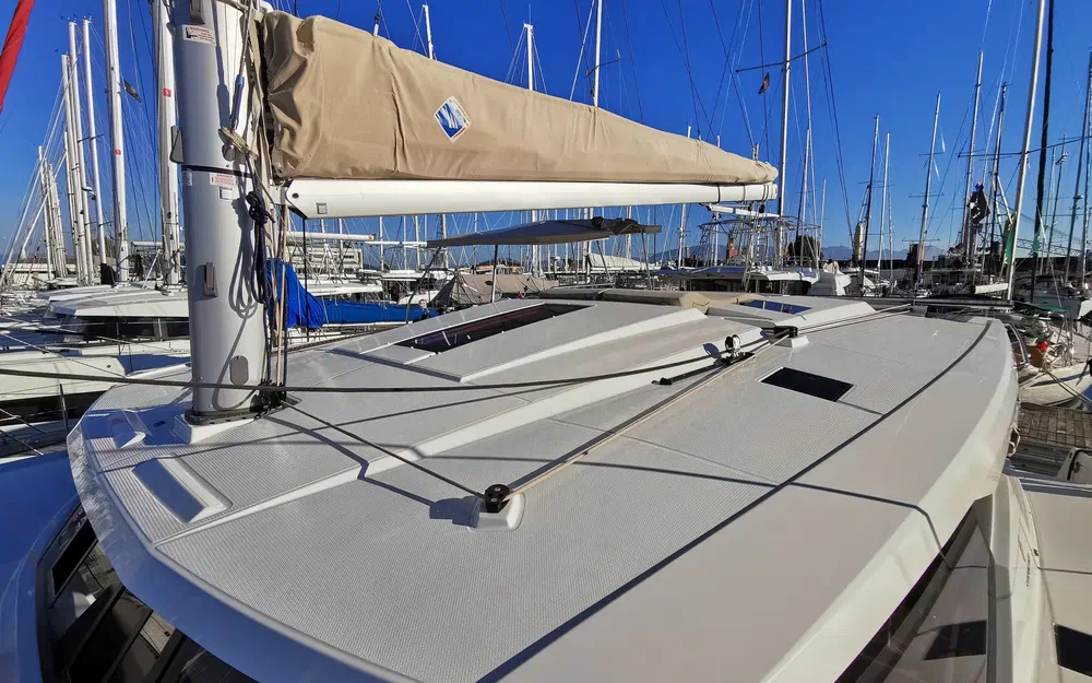 slider 2 Fountaine Pajot Astrea 42