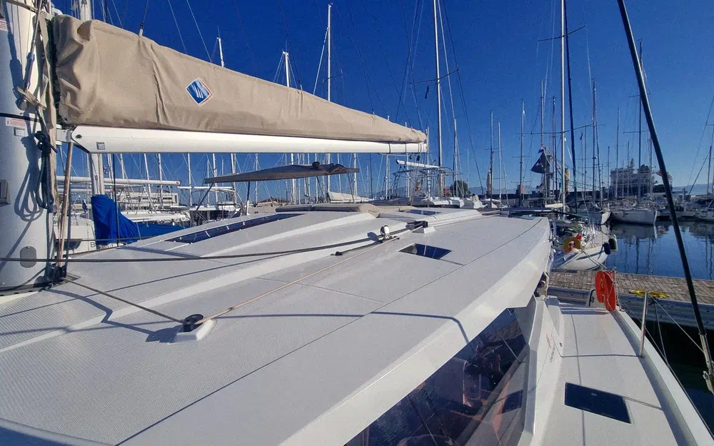 slider 31 Fountaine Pajot Astrea 42