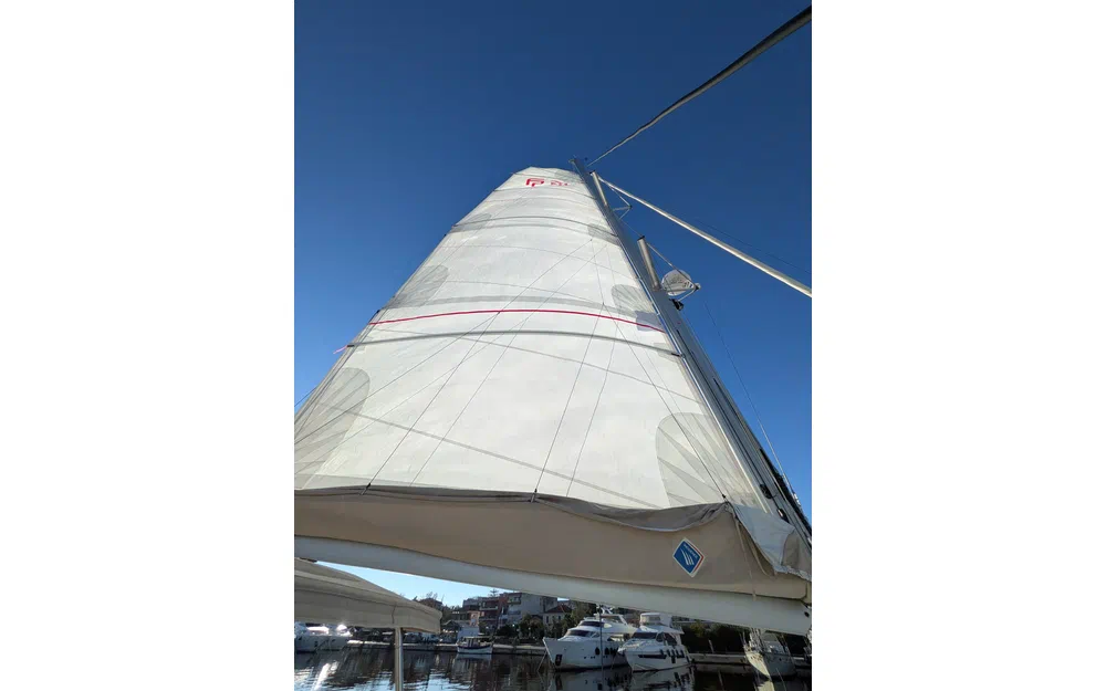 slider 34 Fountaine Pajot Astrea 42