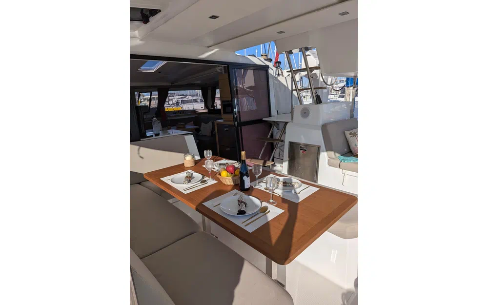 slider 37 Fountaine Pajot Astrea 42