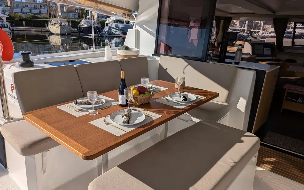 slider 38 Fountaine Pajot Astrea 42