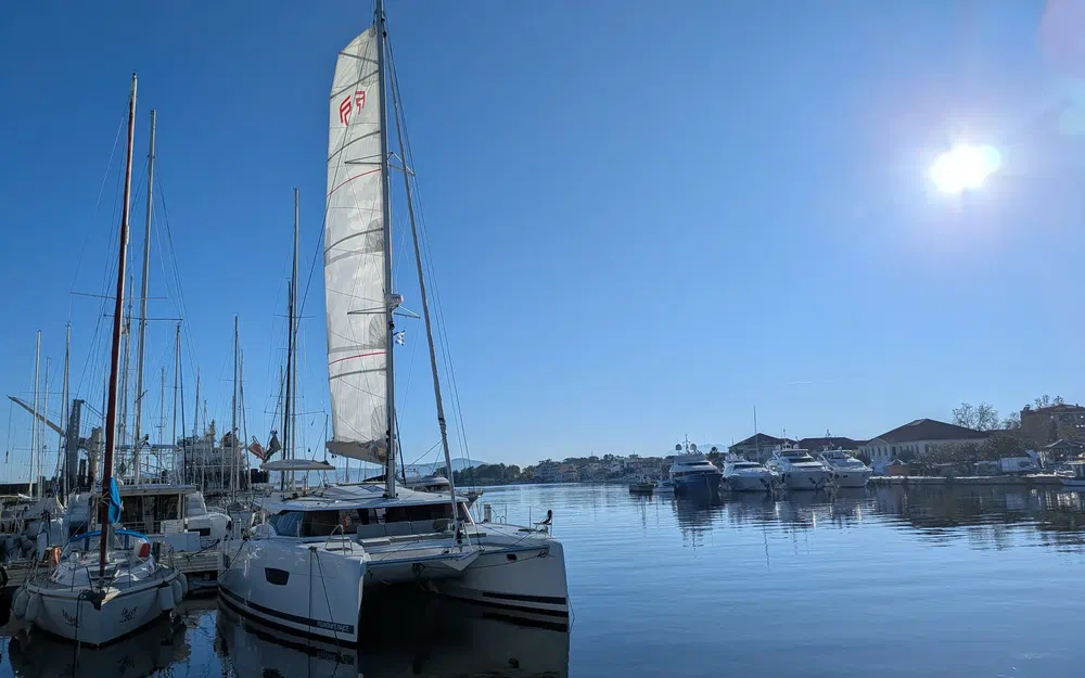 slider 4 Fountaine Pajot Astrea 42