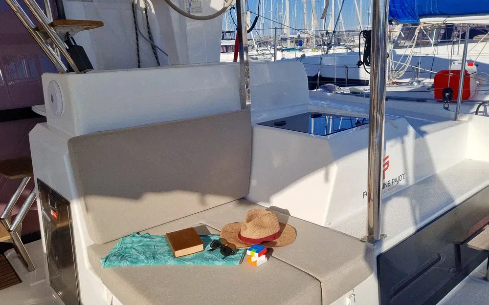 slider 41 Fountaine Pajot Astrea 42