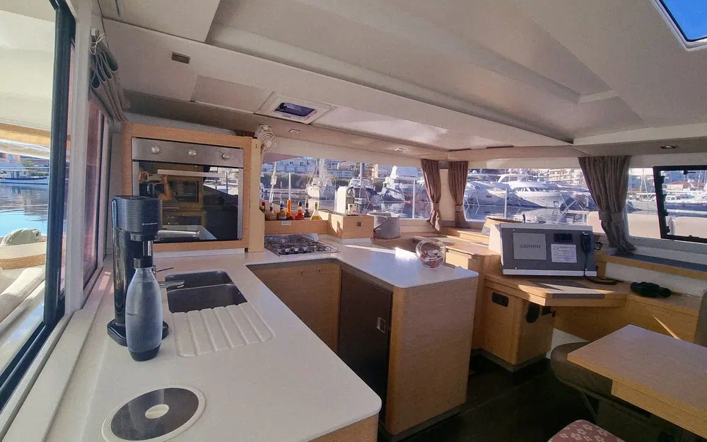 slider 46 Fountaine Pajot Astrea 42