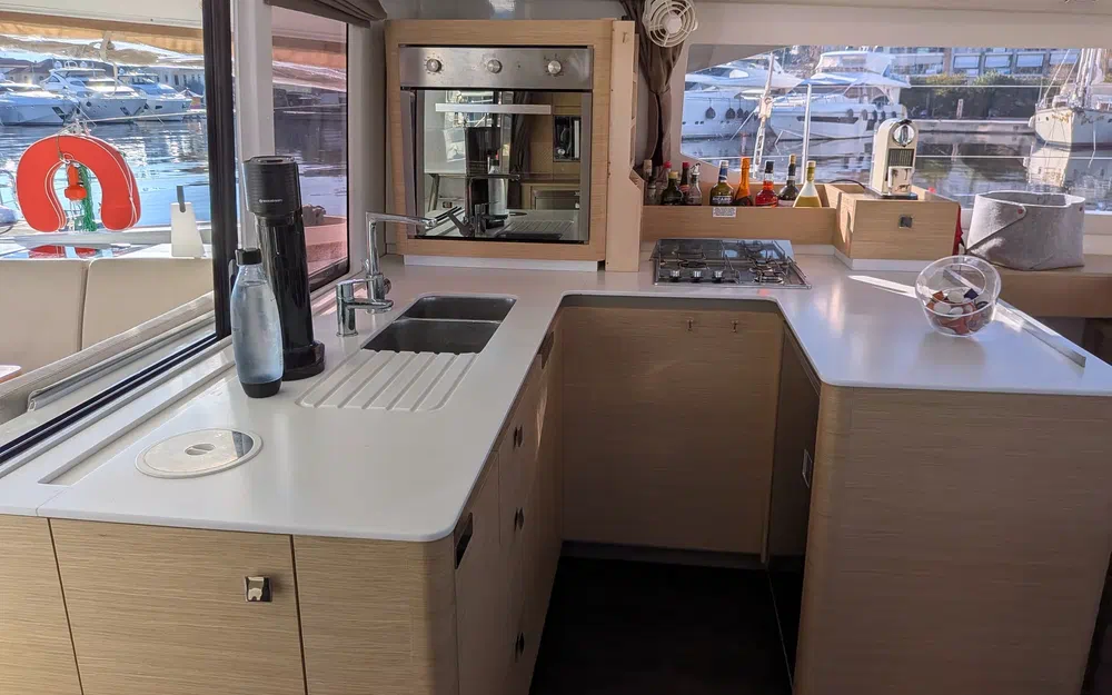 slider 47 Fountaine Pajot Astrea 42