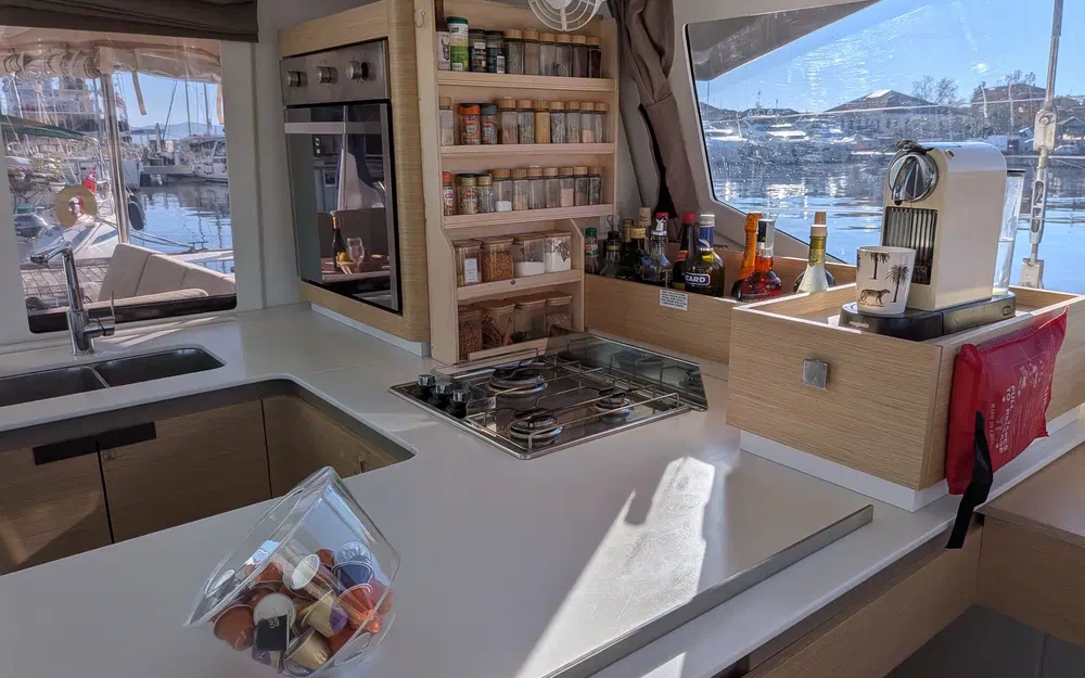 slider 48 Fountaine Pajot Astrea 42