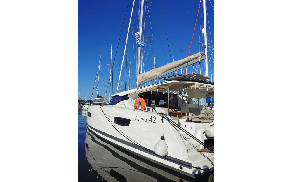 slider 5 Fountaine Pajot Astrea 42