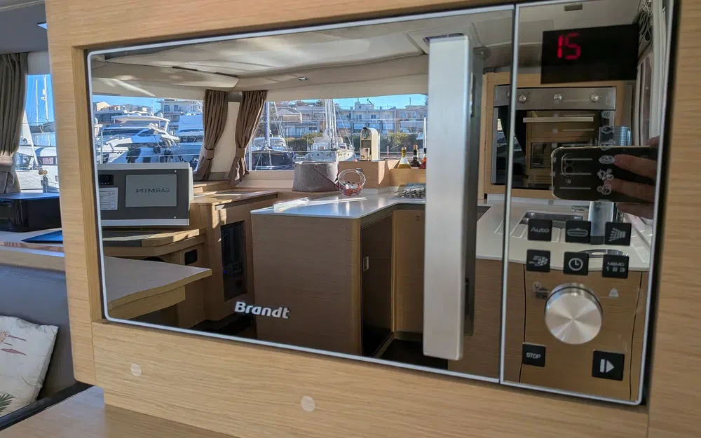 slider 50 Fountaine Pajot Astrea 42