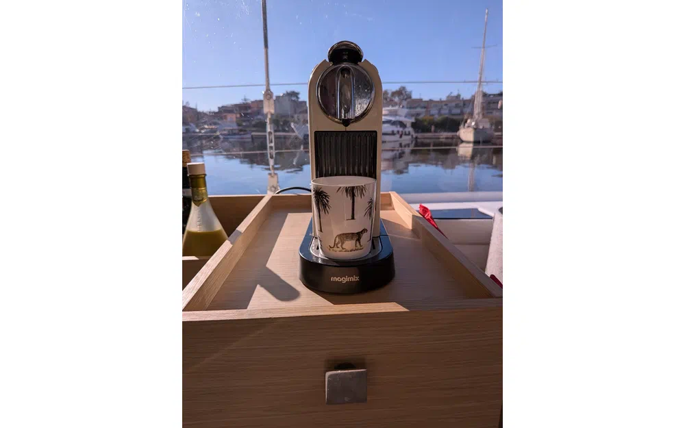 slider 52 Fountaine Pajot Astrea 42