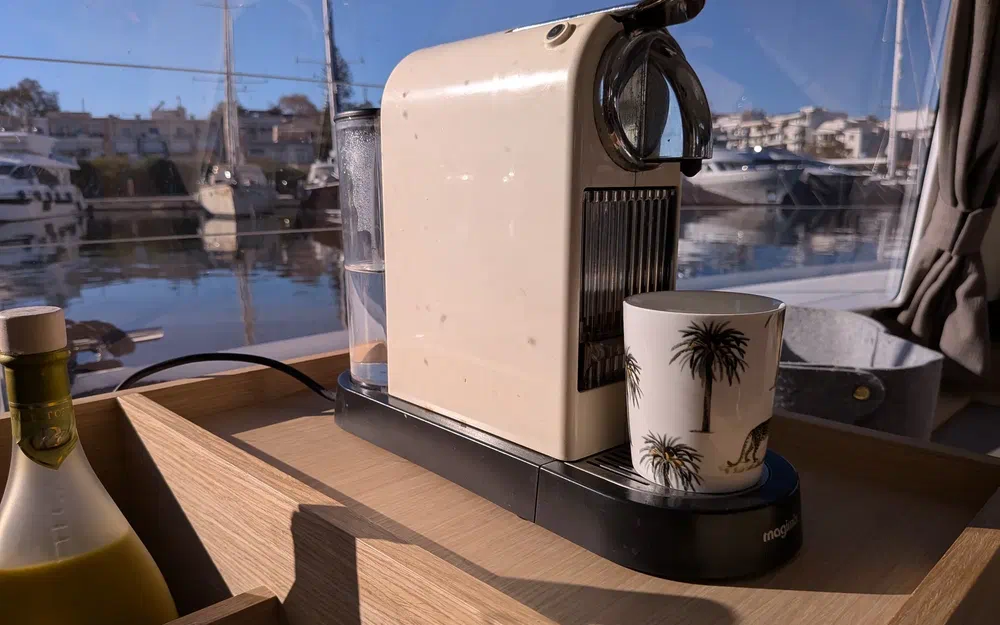 slider 53 Fountaine Pajot Astrea 42