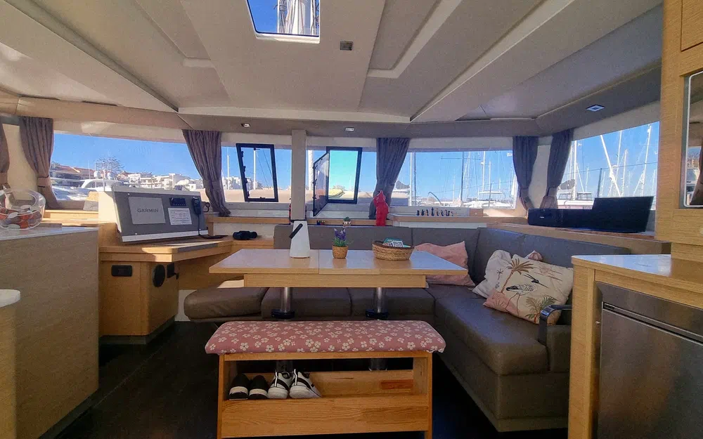 slider 1 Fountaine Pajot Astrea 42