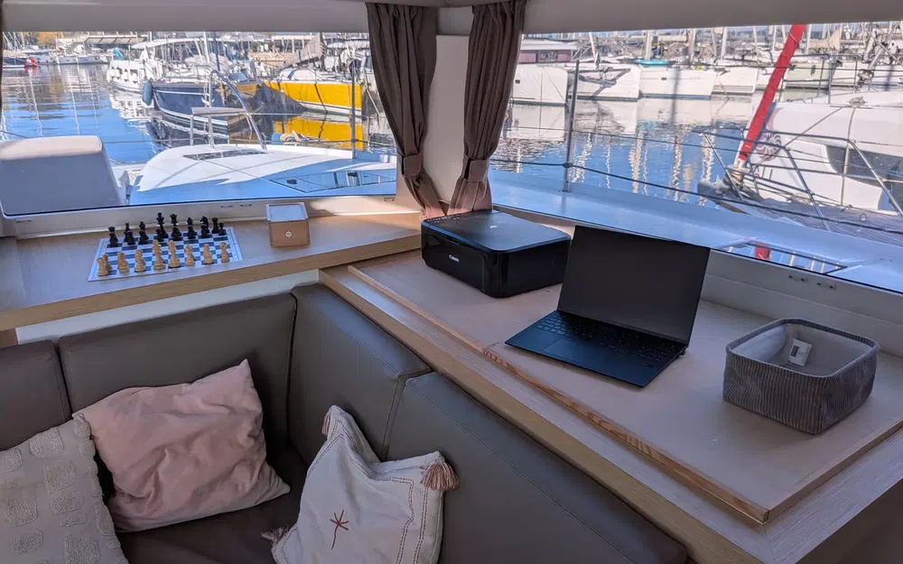 slider 58 Fountaine Pajot Astrea 42