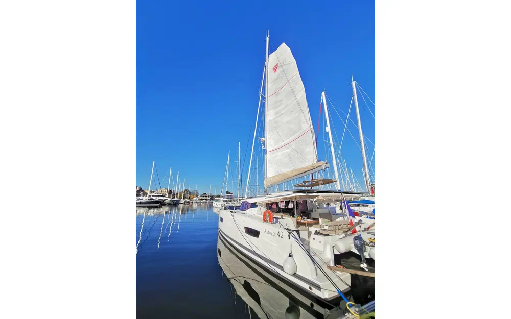 slider 6 Fountaine Pajot Astrea 42