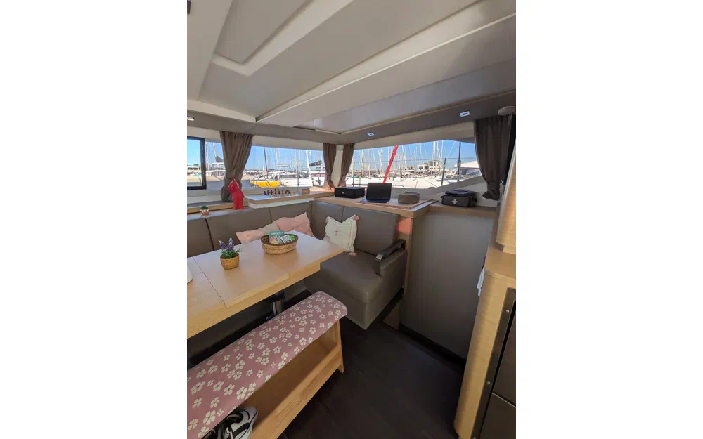 slider 59 Fountaine Pajot Astrea 42