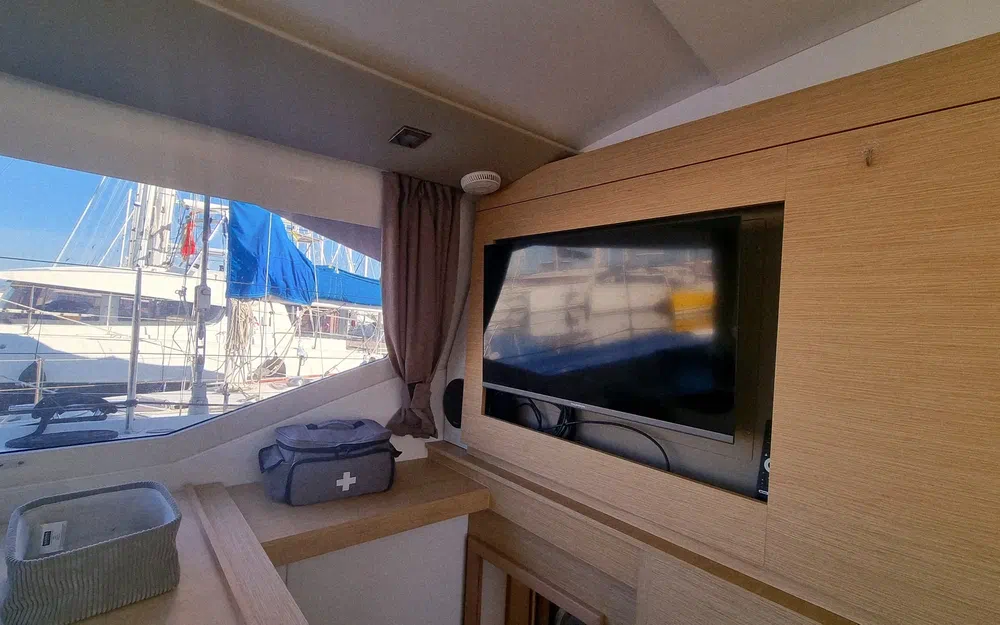 slider 60 Fountaine Pajot Astrea 42