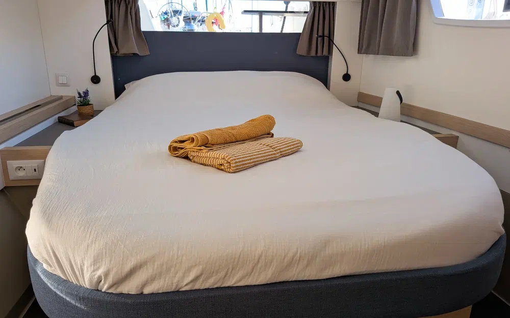 slider 63 Fountaine Pajot Astrea 42