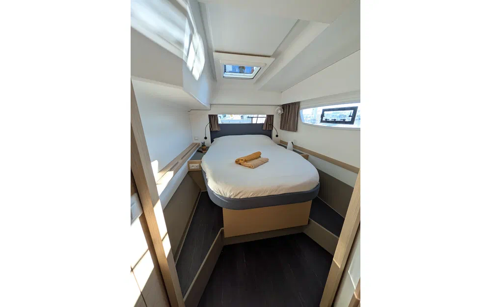 slider 65 Fountaine Pajot Astrea 42