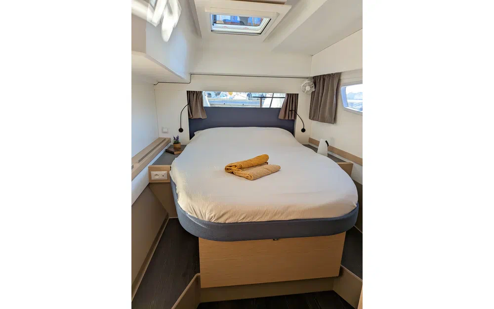 slider 66 Fountaine Pajot Astrea 42