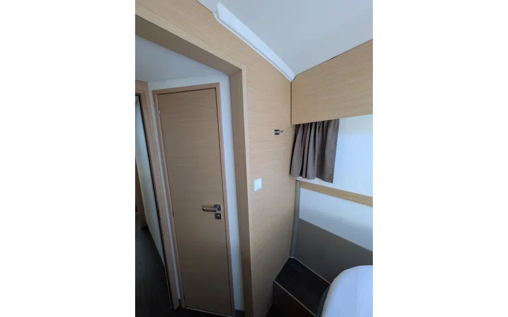 slider 70 Fountaine Pajot Astrea 42