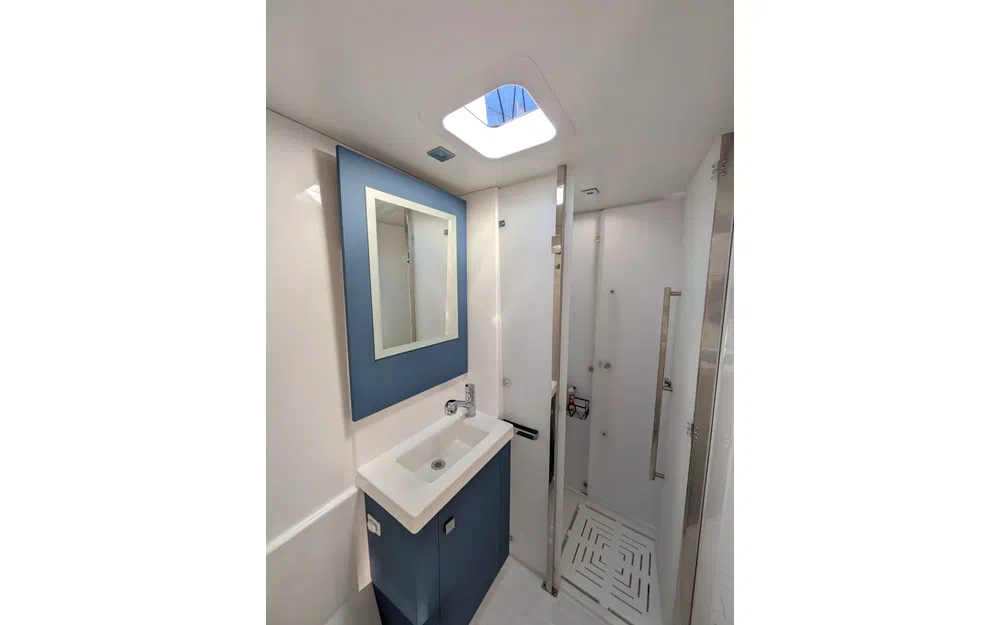 slider 72 Fountaine Pajot Astrea 42