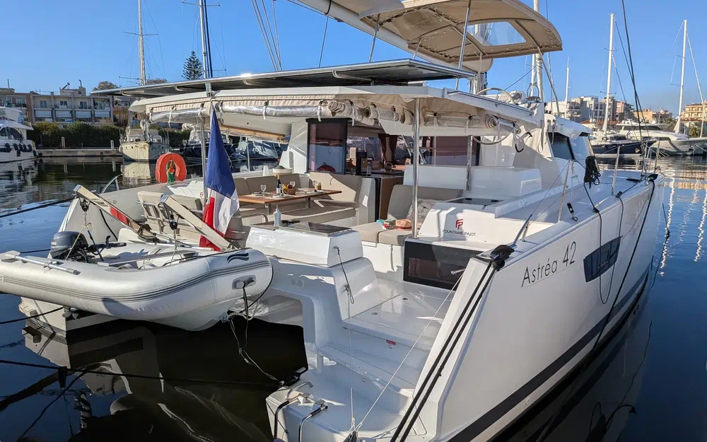 slider 8 Fountaine Pajot Astrea 42