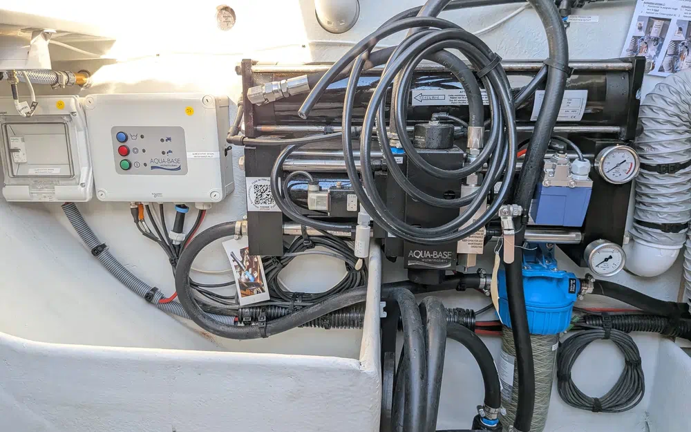 slider 80 Fountaine Pajot Astrea 42