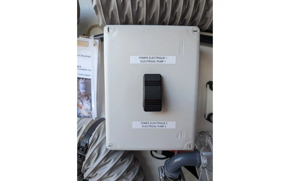 slider 85 Fountaine Pajot Astrea 42