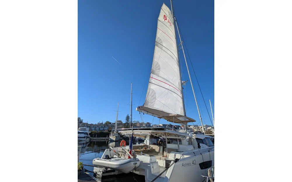 slider 9 Fountaine Pajot Astrea 42