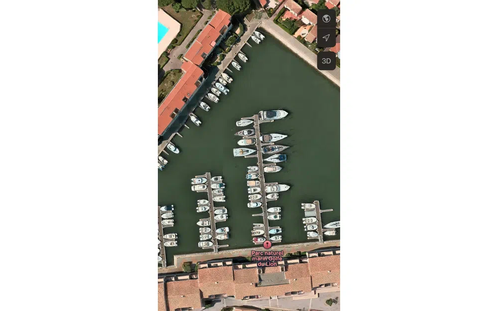 slider 1 Place de port Saint Cyprien